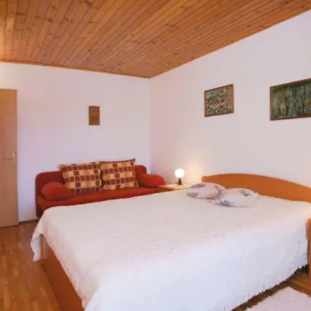 Nyaraló Viskovic By Interhome