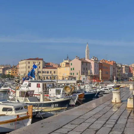 Nyaraló Viskovic By Interhome