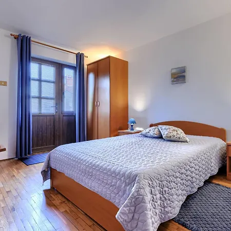 Nyaraló Viskovic By Interhome *